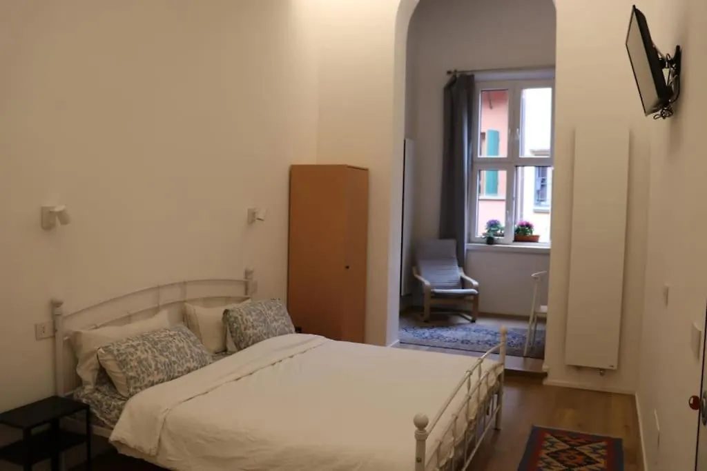 Little Apartment Over The Canal Bologna Italy